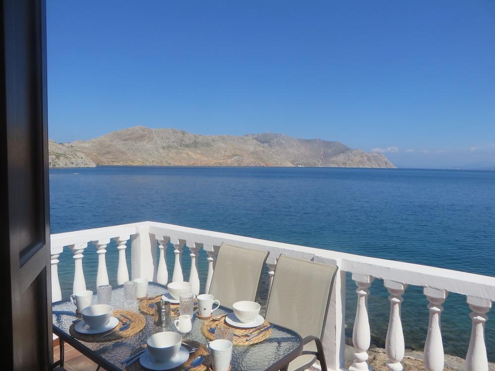 Maison d'hôtes Maravelia Mare à Symi Extérieur photo